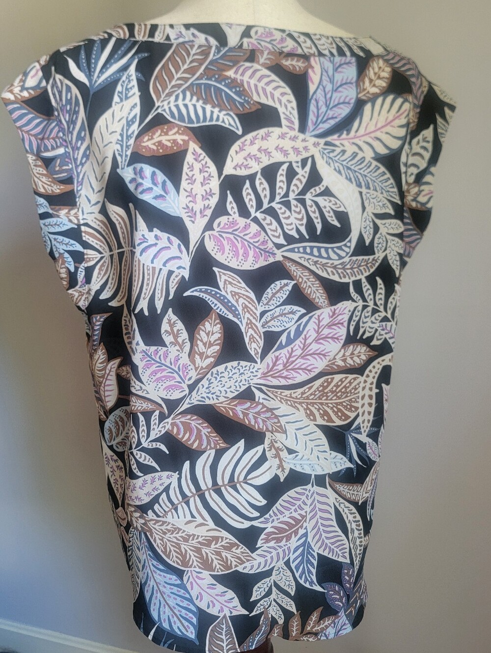 Ann Taylor Factory Women's Black Botanical Print Cap-Sleeve Top Size Medium - Picture 5 of 8
